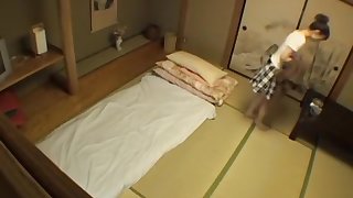 Bimbo japonaise irrésistible baisée en vidéo de massage voyeur